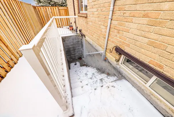 635 BECKWORTH SQ #BSMT, Pickering, ON L1V 3X3