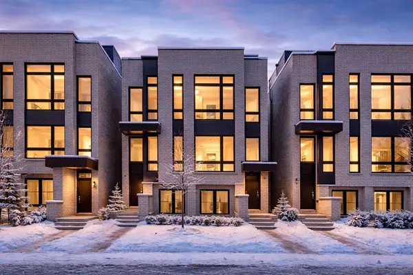 17 Innes AVE, Toronto W03, ON M6E 0B2