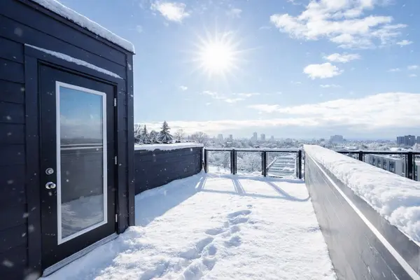 17 Innes AVE, Toronto W03, ON M6E 0B2