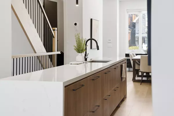 Toronto W02, ON M6S 3C3,544B Beresford AVE