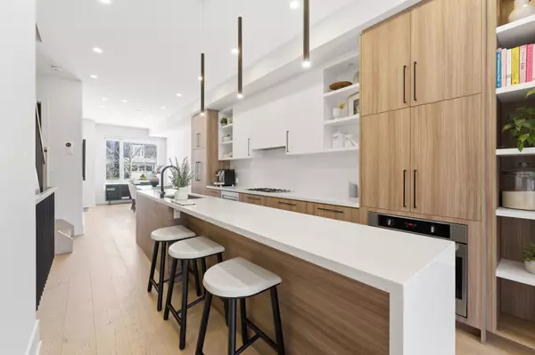 Toronto W02, ON M6S 3C3,544B Beresford AVE