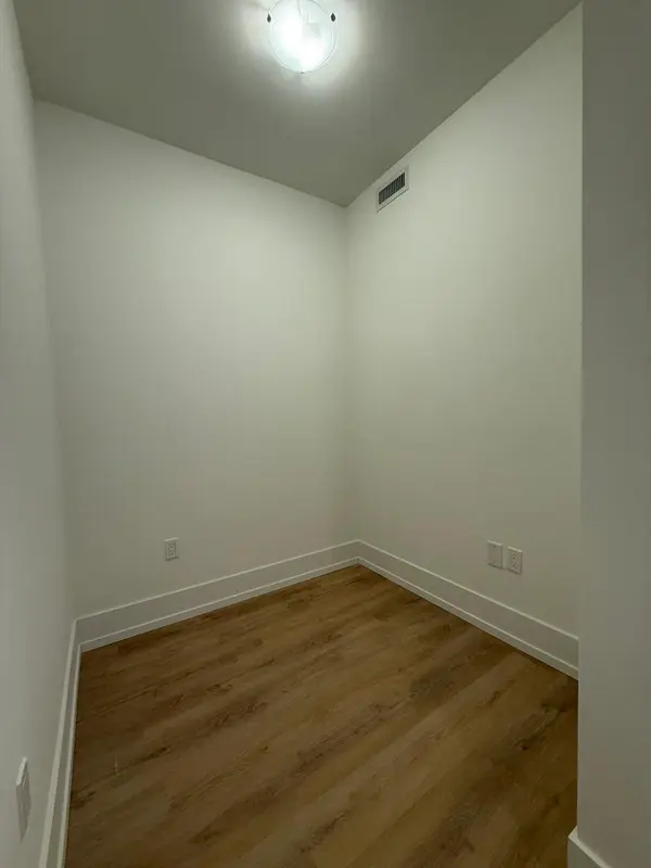 206 King ST W #710, Hamilton, ON L8P 1A5