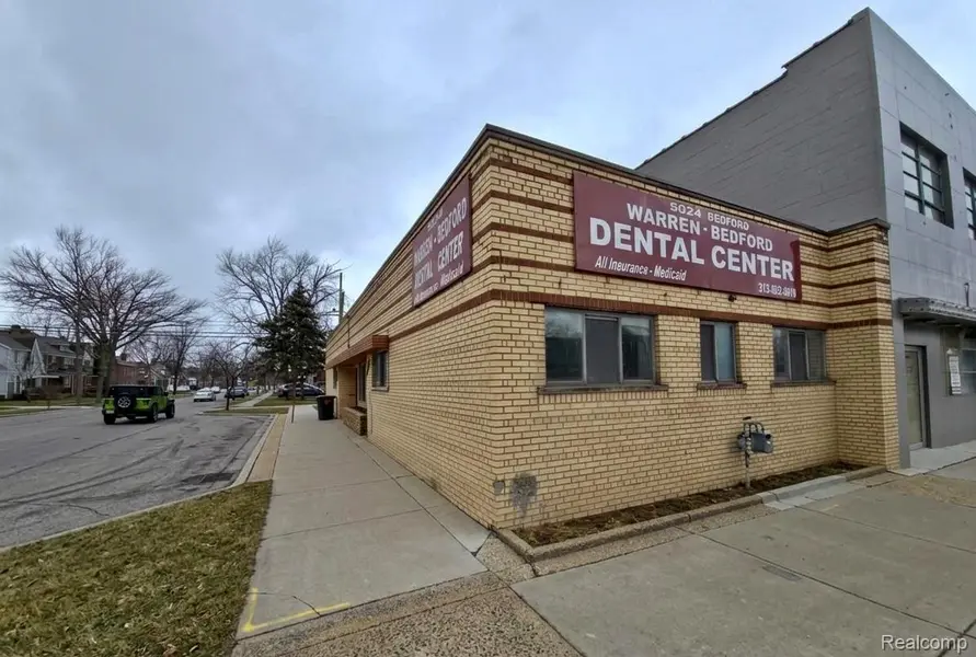 16205 E Warren AVE, Detroit, MI 48224