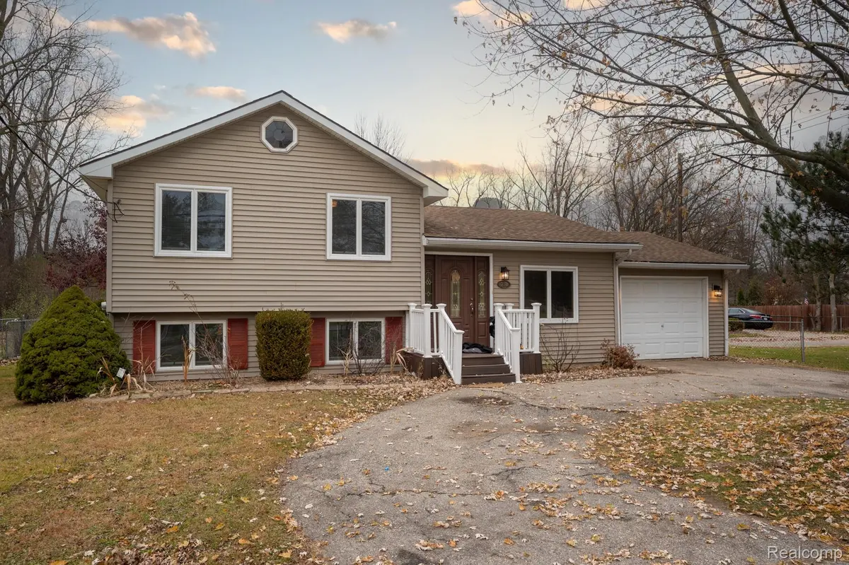 758 South BLVD W, Rochester Hills, MI 48307