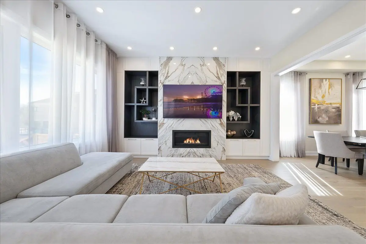 7 Maple Fields CIR, Aurora, ON L4G 3X6