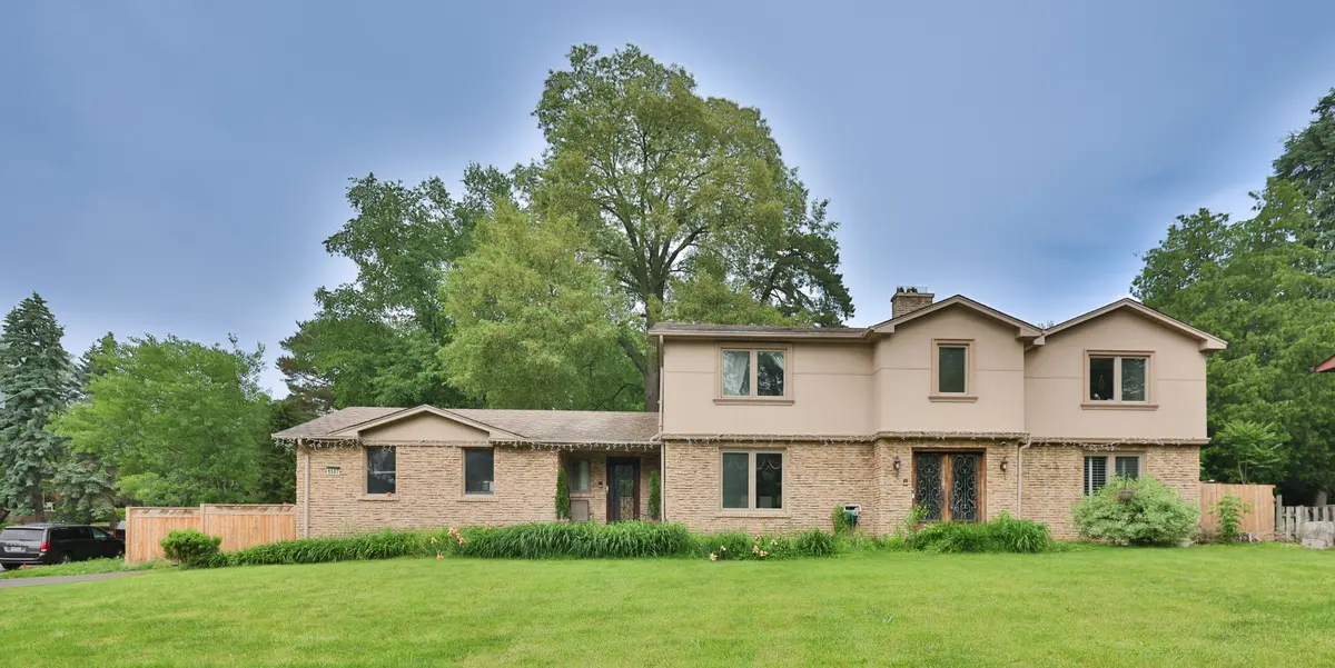 386 Pinetree WAY, Mississauga, ON L5G 2V6