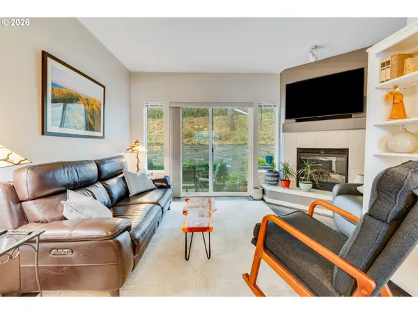 8730 SW 147TH TER #102, Beaverton, OR 97007