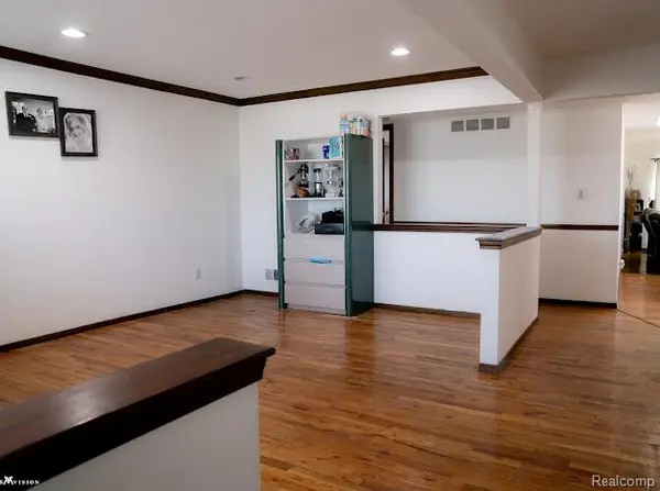 3650 Veronica DR, Sterling Heights, MI 48310