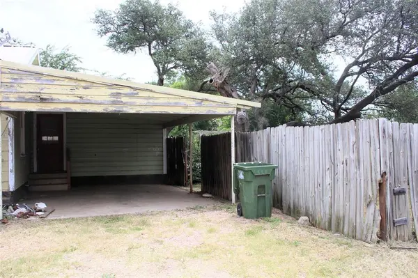 1409 W Dry Street, San Saba, TX 76877