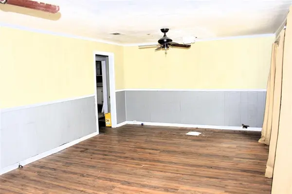 1409 W Dry Street, San Saba, TX 76877