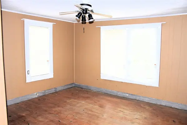 1409 W Dry Street, San Saba, TX 76877