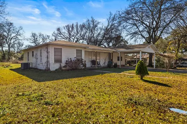 1210 E 4th Street, Mount Pleasant, TX 75455