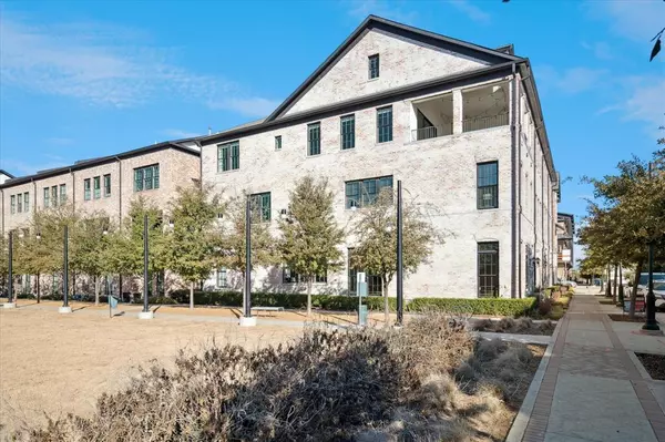 Addison, TX 75001,14983 Oak Street