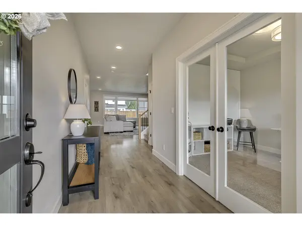 1004 NE 17TH AVE, Canby, OR 97013