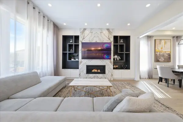 7 Maple Fields CIR, Aurora, ON L4G 3X6