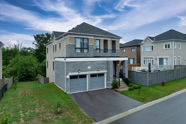 7 Maple Fields CIR, Aurora, ON L4G 3X6