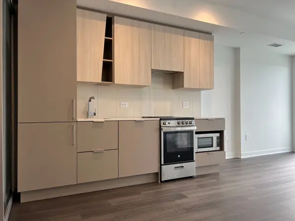 3900 CONFEDERATION Pkwy #5207, Mississauga, ON L5B 0M3