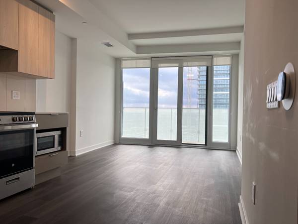 3900 CONFEDERATION Pkwy #5207, Mississauga, ON L5B 0M3