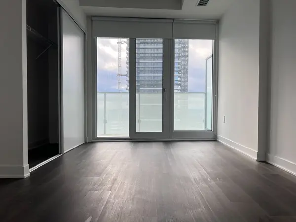 3900 CONFEDERATION Pkwy #5207, Mississauga, ON L5B 0M3