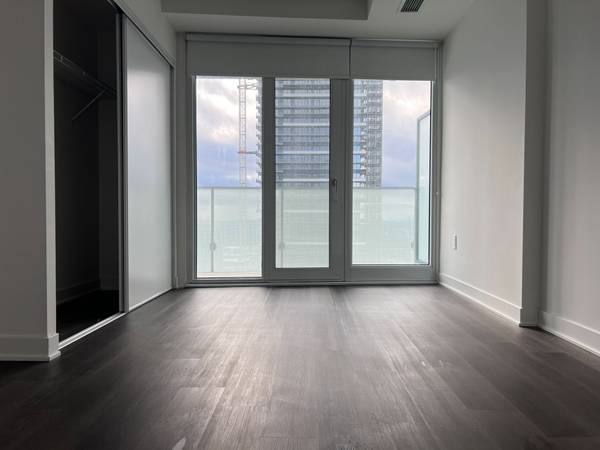 3900 CONFEDERATION Pkwy #5207, Mississauga, ON L5B 0M3