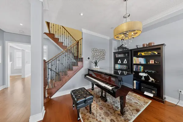 552 Morning Dove DR, Oakville, ON L6H 7L3