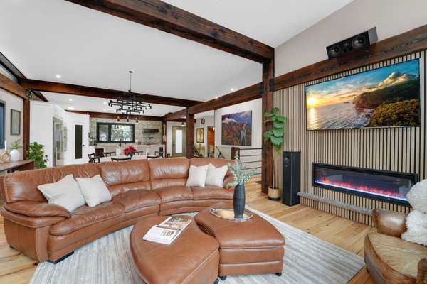 2084 Grand BLVD, Burlington, ON L7P 0N1