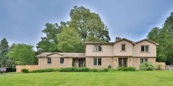 386 Pinetree WAY,  Mississauga,  ON L5G 2V6