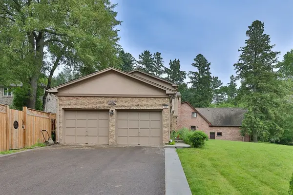 386 Pinetree WAY, Mississauga, ON L5G 2V6