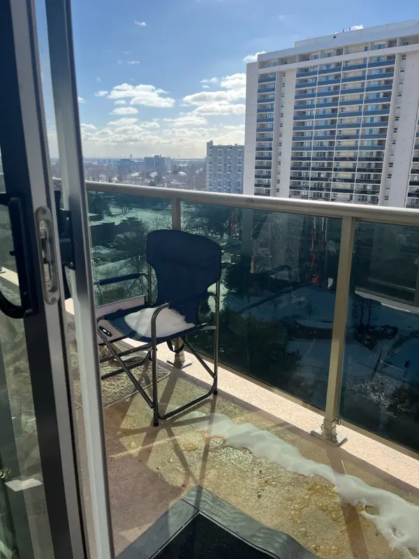 812 Burnhamthorpe RD W #1409, Toronto W08, ON M9C 4W1