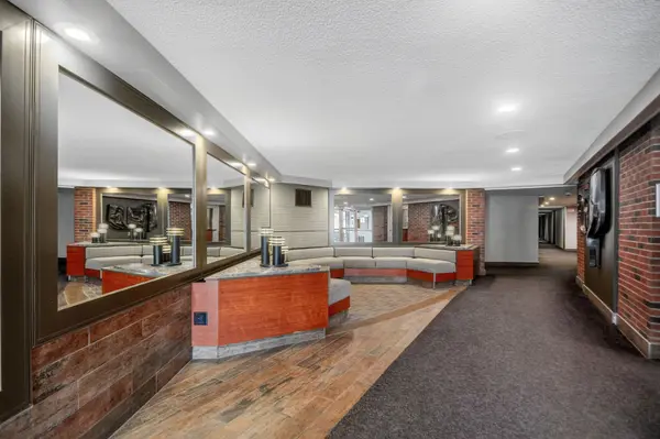 20 Chesterton DR #708, Cityview - Parkwoods Hills - Rideau Shore, ON K2E 6Z7