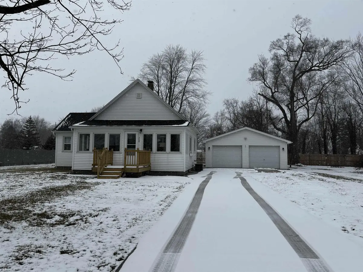 208 S Park ST, Ashley, MI 48806