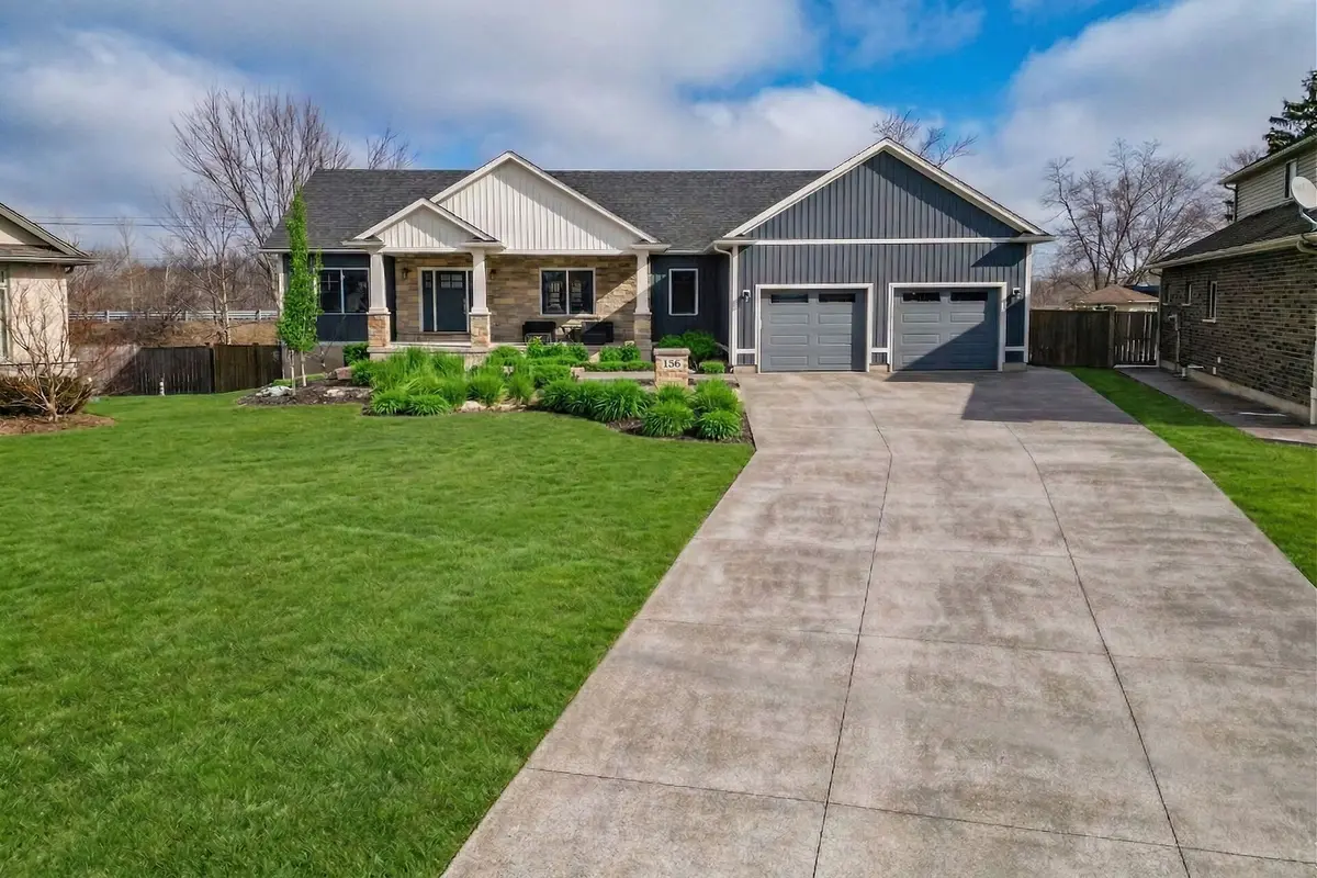 166 Michelle CT, Welland, ON L3C 0A2