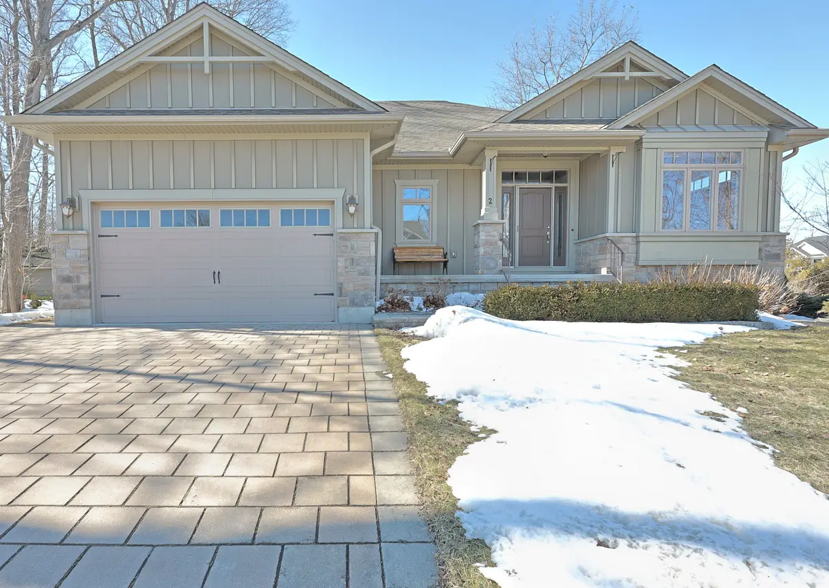 2 Hayter DR, Lambton Shores, ON N0M 1T0