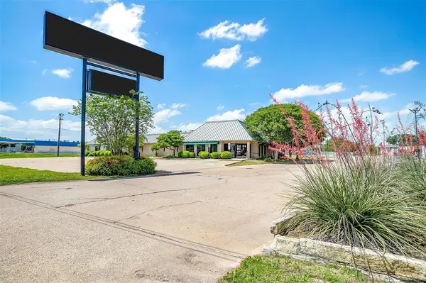 434 Wilshire Boulevard, Burleson, TX 76028