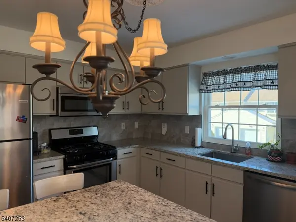 15 Rhea Run #15, Hampton Twp., NJ 07860