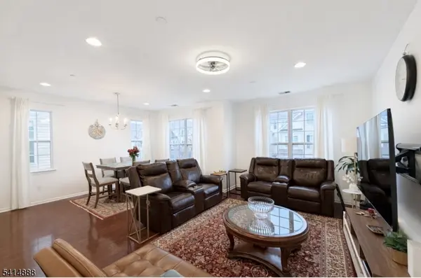 8 Swing Bridge Ln, South Bound Brook Boro, NJ 08880