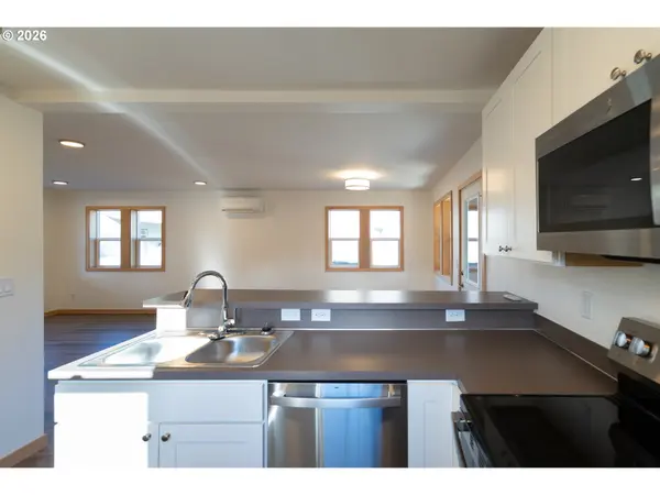 51695 Rose ST, Blue River, OR 97413