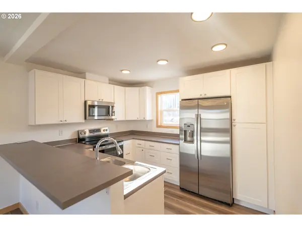 51695 Rose ST, Blue River, OR 97413