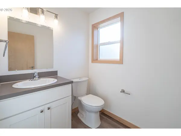 51695 Rose ST, Blue River, OR 97413