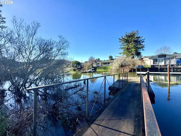 160 Hilltop DR, Lakeside, OR 97449