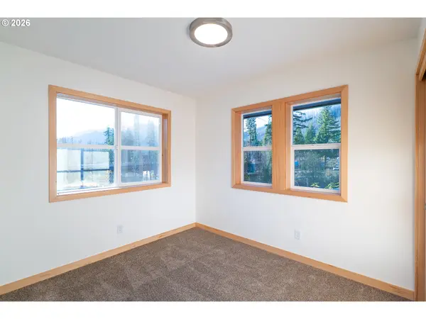 Blue River, OR 97413,51685 Rose ST