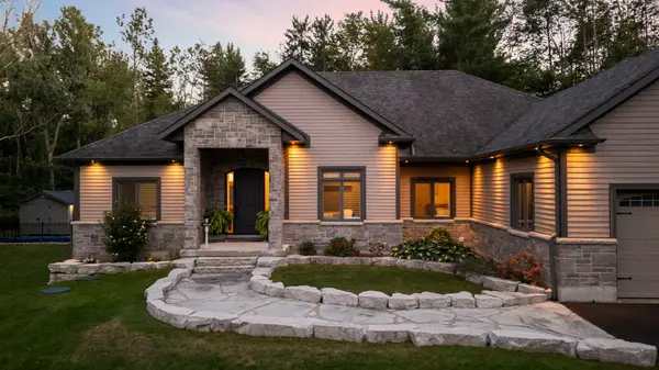 49 Sydenham TRL W, Clearview, ON L0M 1H0