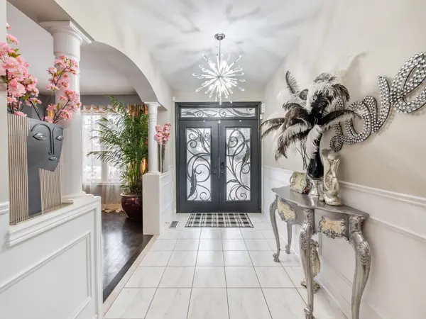 6 Bainsville CIR, Brampton, ON L6P 3A5