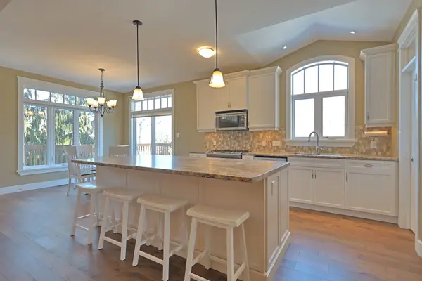 2 Hayter DR, Lambton Shores, ON N0M 1T0