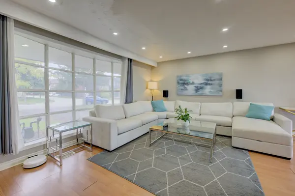 46 Seabreeze CRES, Hamilton, ON L8E 5C8