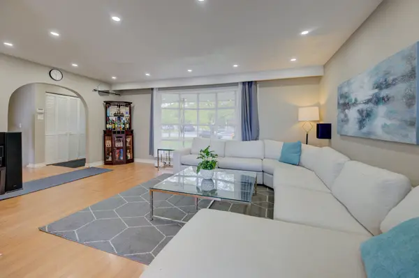 46 Seabreeze CRES, Hamilton, ON L8E 5C8