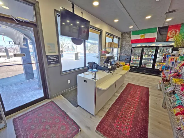 591 The Queensway South N/A, Georgina, ON L4P 2G3