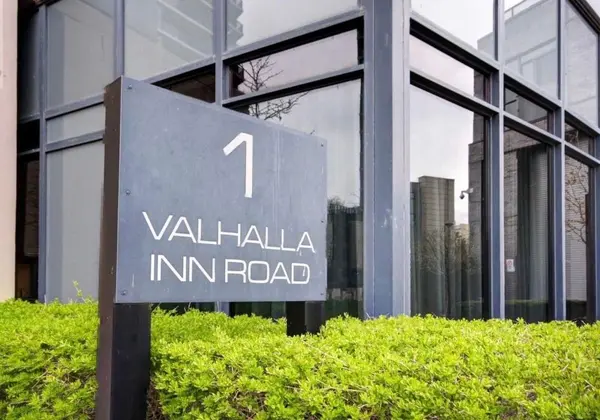 1 Valhalla Inn RD #601, Toronto W08, ON M9B 1S9