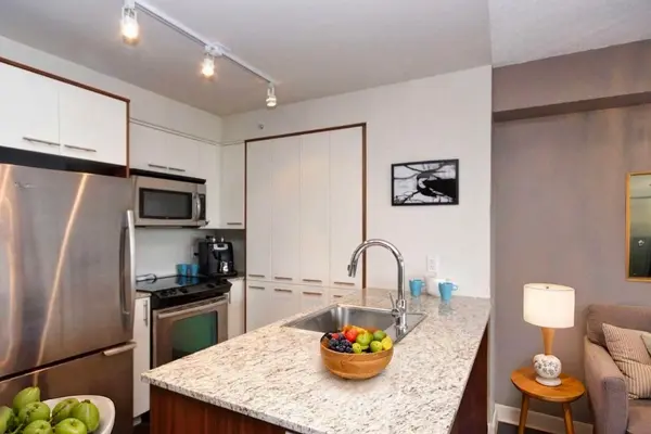 1 Valhalla Inn RD #601, Toronto W08, ON M9B 1S9