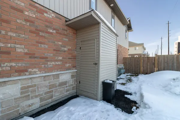 118 Simmonds DR #7, Guelph, ON N1E 0S3